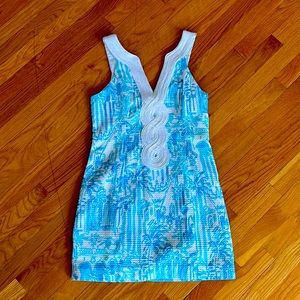 Beautiful cotton, lined Lilly Pulitzer blue and white shift dress.